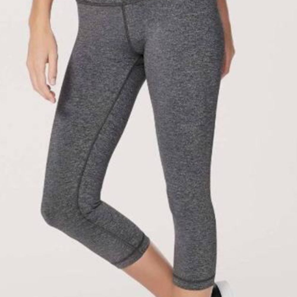 LULULEMON Wunder Under Hi rise crop luxtreme EUC 8